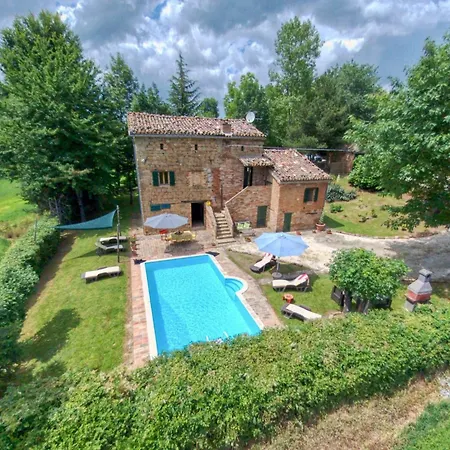 Villa In Amandola With Pool And Garden, Cleaning Included 빌라 아만돌라